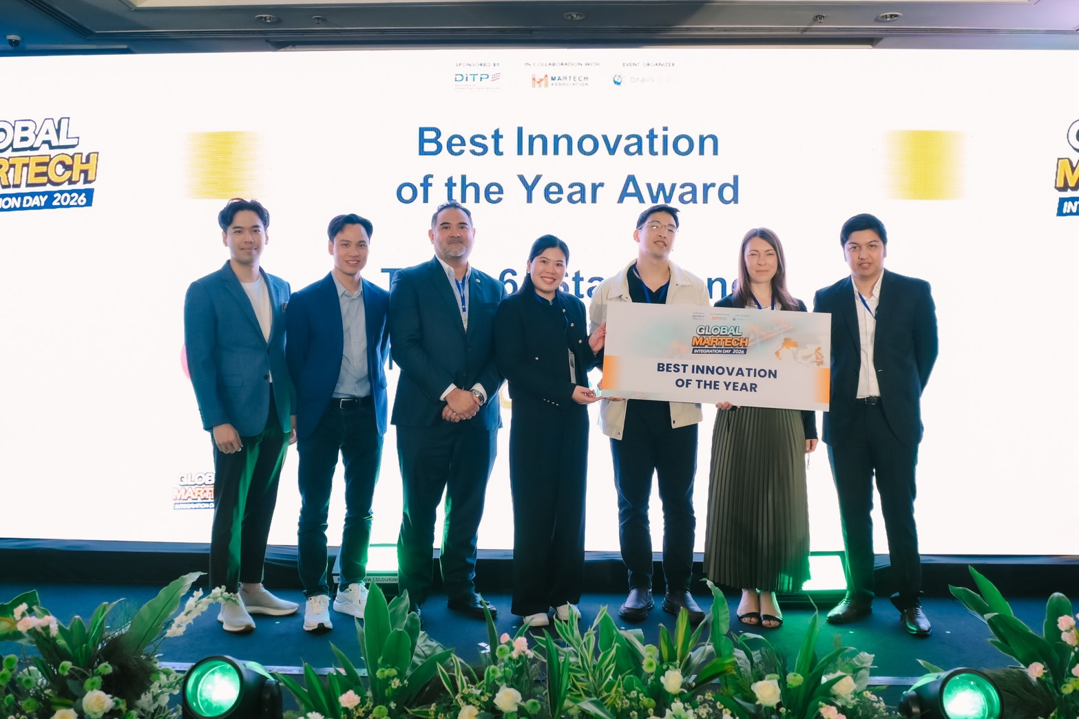 ทีม STAYFLUENCE รางวัล Best Innovation of the Year